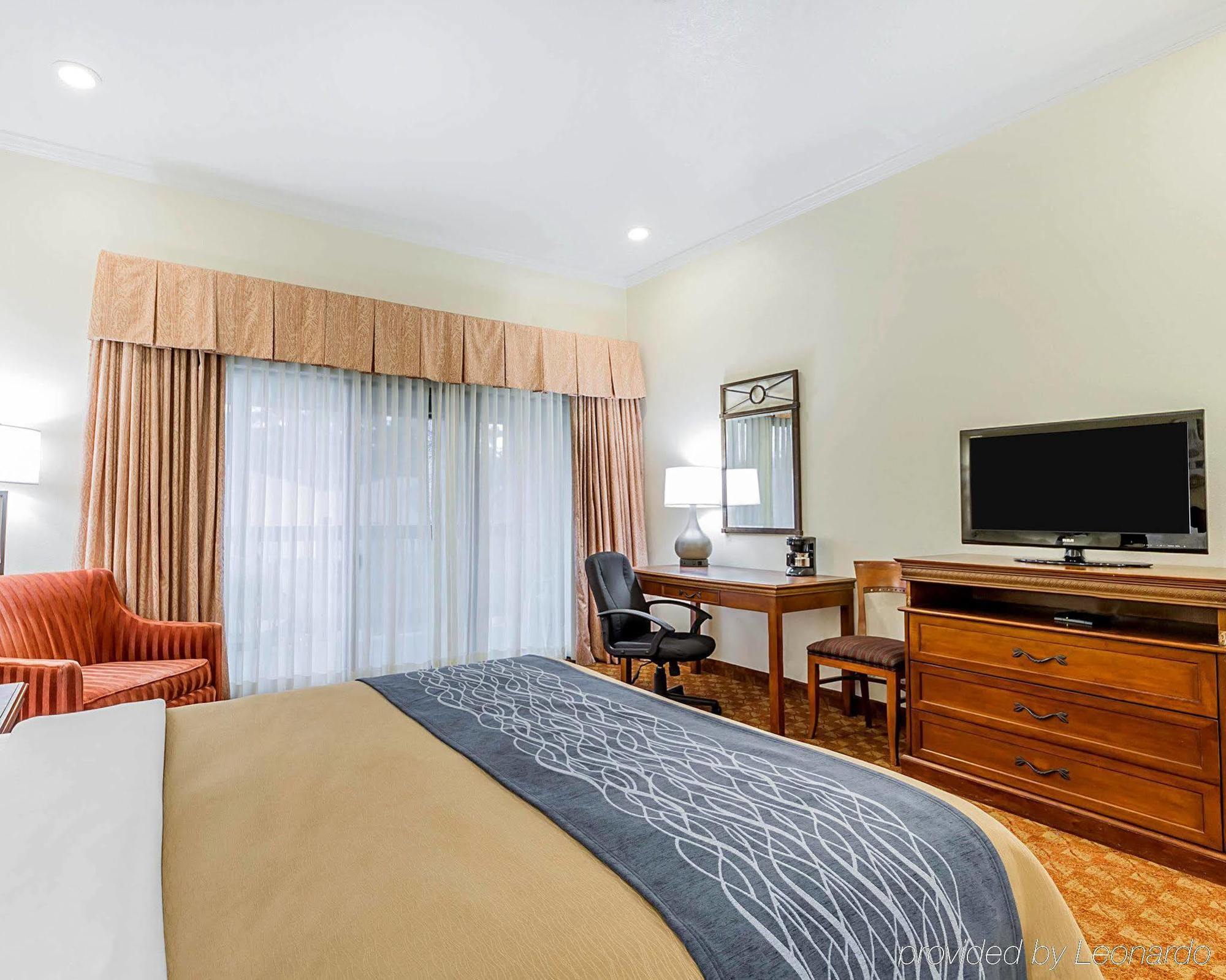 Comfort Peninsula Airport Inn 2*